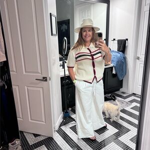 White wide leg pants with pockets, elastic waist and drawstring size large